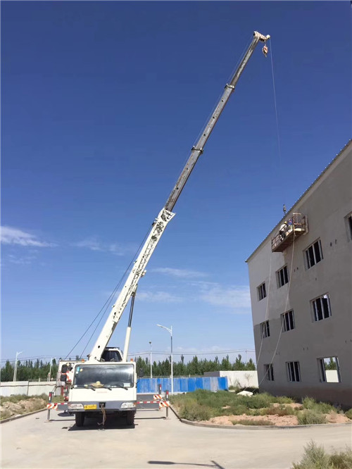 随州市“轻装强干”—— 吊车的 “轻量化臂架” 技术
